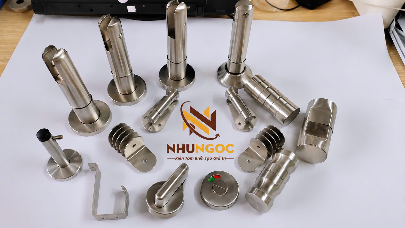 phụ kiện chính hãng của vách ngăn vệ sinh tấm Compact